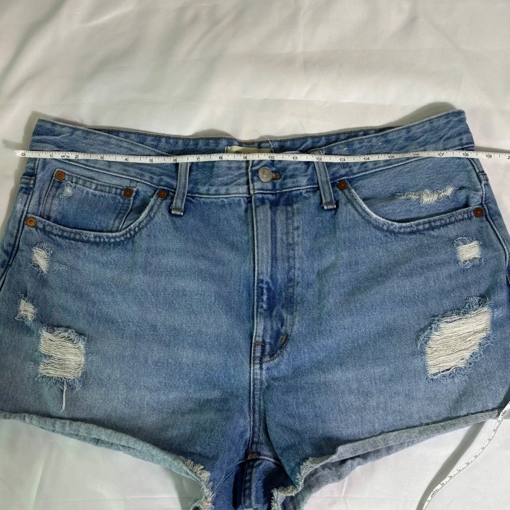 Madewell Relaxed Denim Shorts Light Wash Distressed Raw Hem Blue Size 31